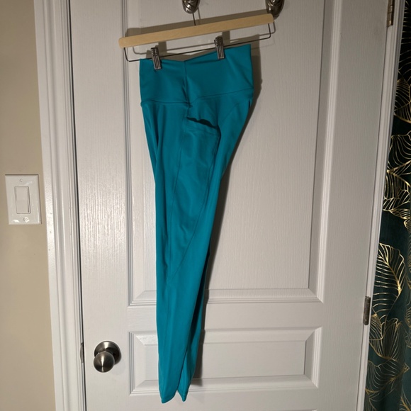 Buffbunny Capri Leggings - NWOT - Picture 2 of 2